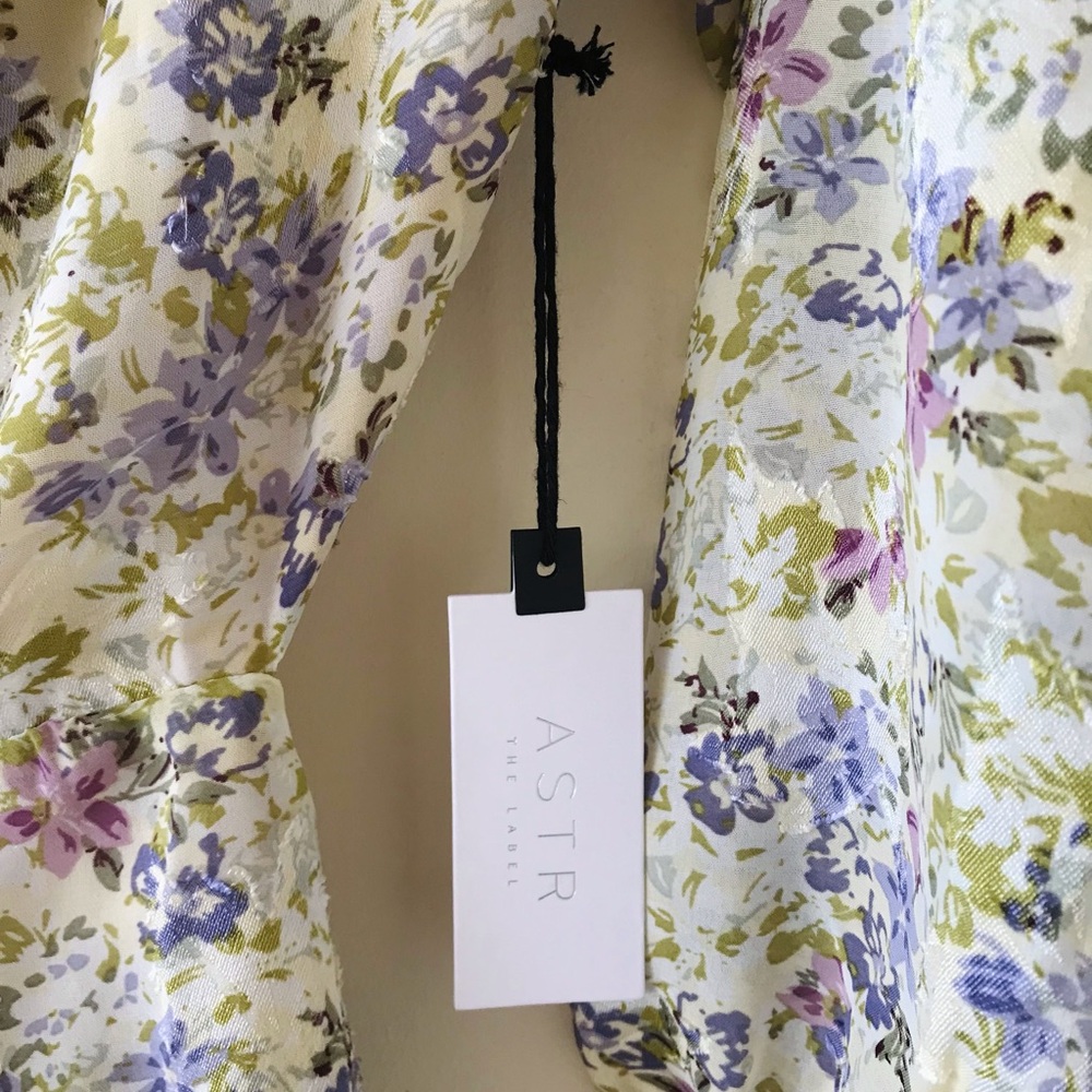 ASTR Anastasia Cutout Back Mini Dress, Ivory Lilac Floral, NWT - Picture 6 of 16